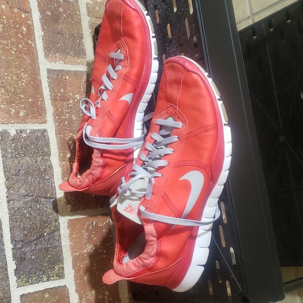 NIKE FREE TWIST.